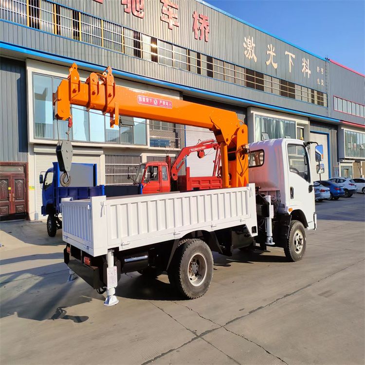 万秀区三轮随车吊定制 农用改装机自备吊中瑞长期出售